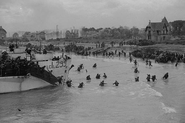 Photo archive noir et blanc débarquement de Normandie